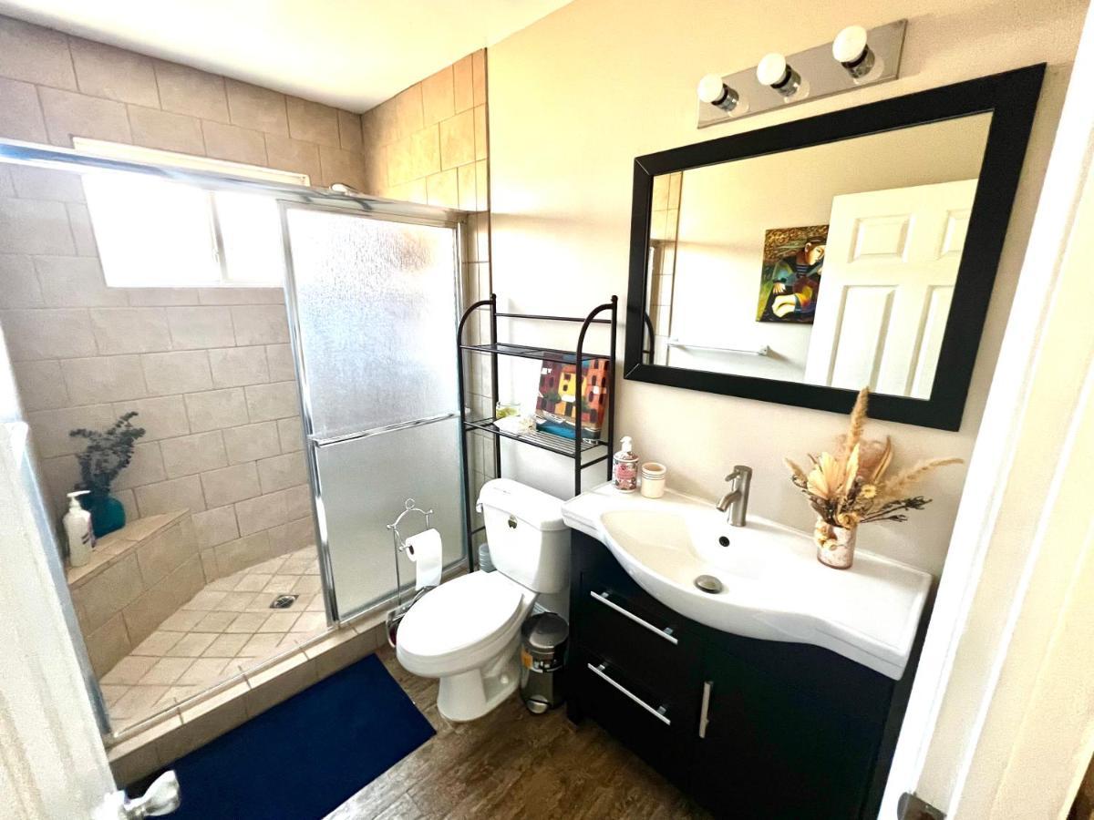 Sweet Tuscan Dreams-Private Entrance & Bathroom With Patio لوس أنجلوس المظهر الخارجي الصورة