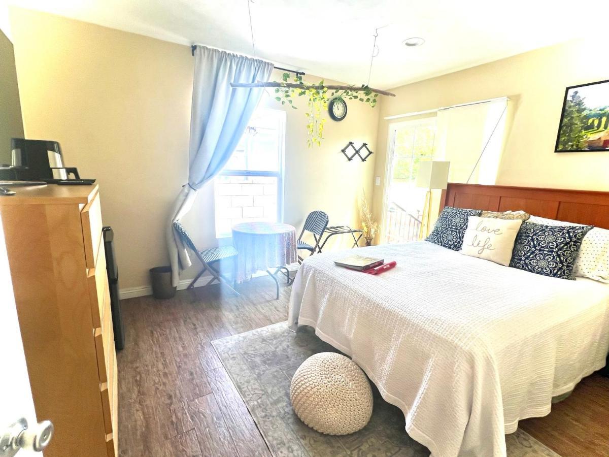 Sweet Tuscan Dreams-Private Entrance & Bathroom With Patio لوس أنجلوس المظهر الخارجي الصورة